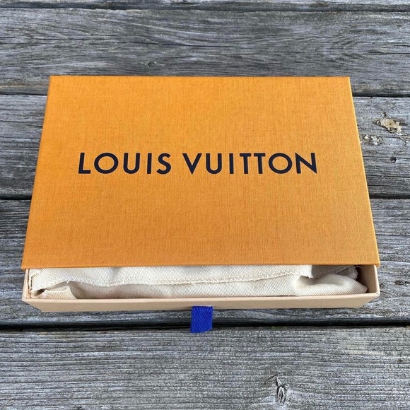 ✨SOLD✨AUTHENTIC BRAND NEW LV MINI POCHETTE✨ - Picture 4 of 4